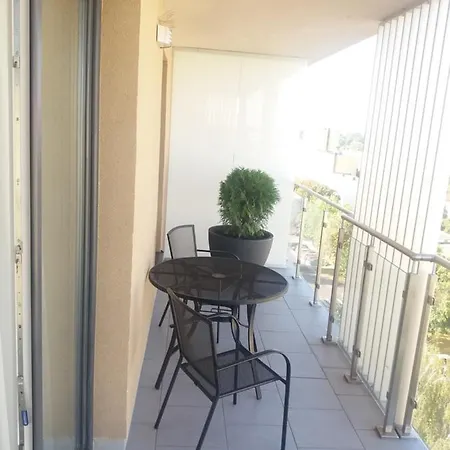 Apartament 8 Pietro Apartment